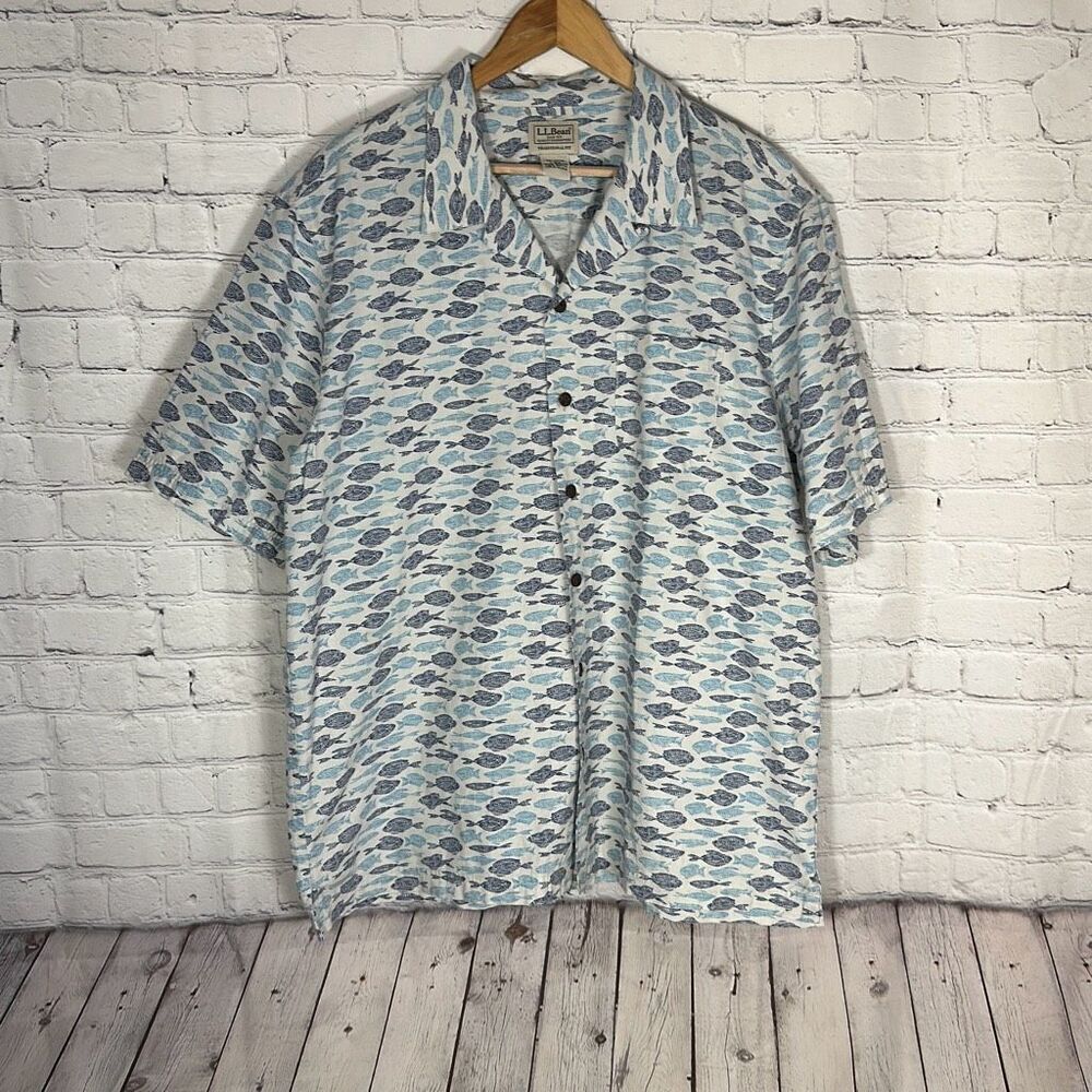 LL Bean 300229 Traditional Fit Men's L‎ Large Hawaiian Short Sleeve Shirt Fish